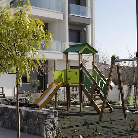 Artion Alfa Luxury Apartament *